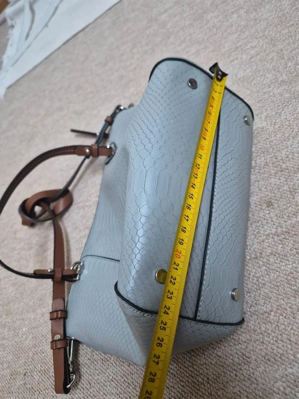 Bolso de mano efecto cocodrilo azul gris con bandolera ajustable – photo 11